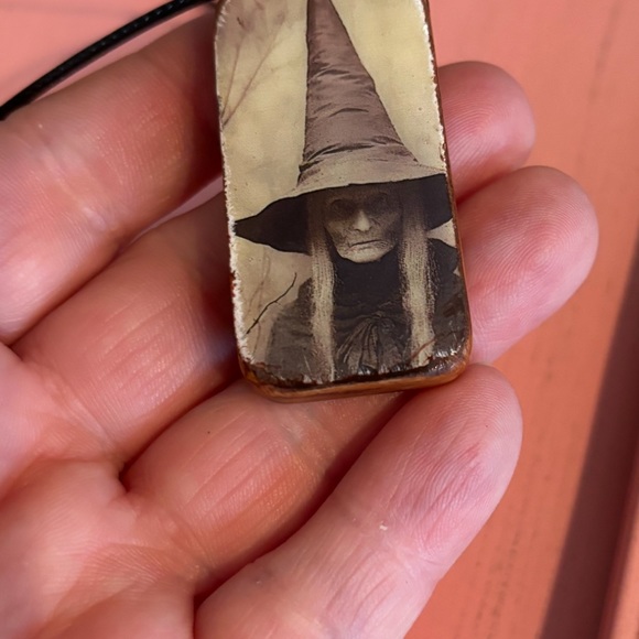 Old witch pendant - Picture 4 of 4